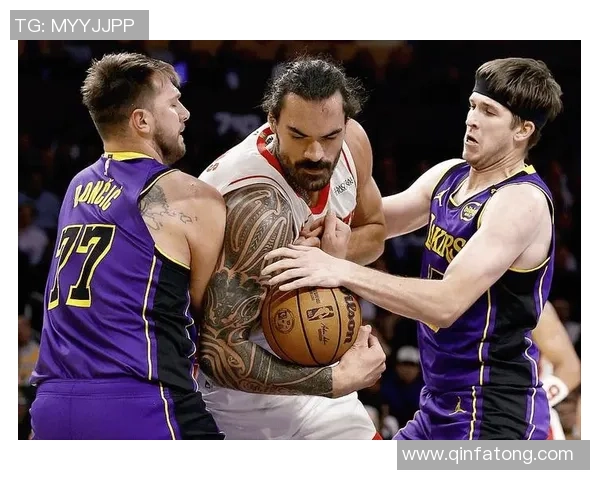 2007年7月27日湖人与火箭的经典对决回顾与精彩瞬间分析